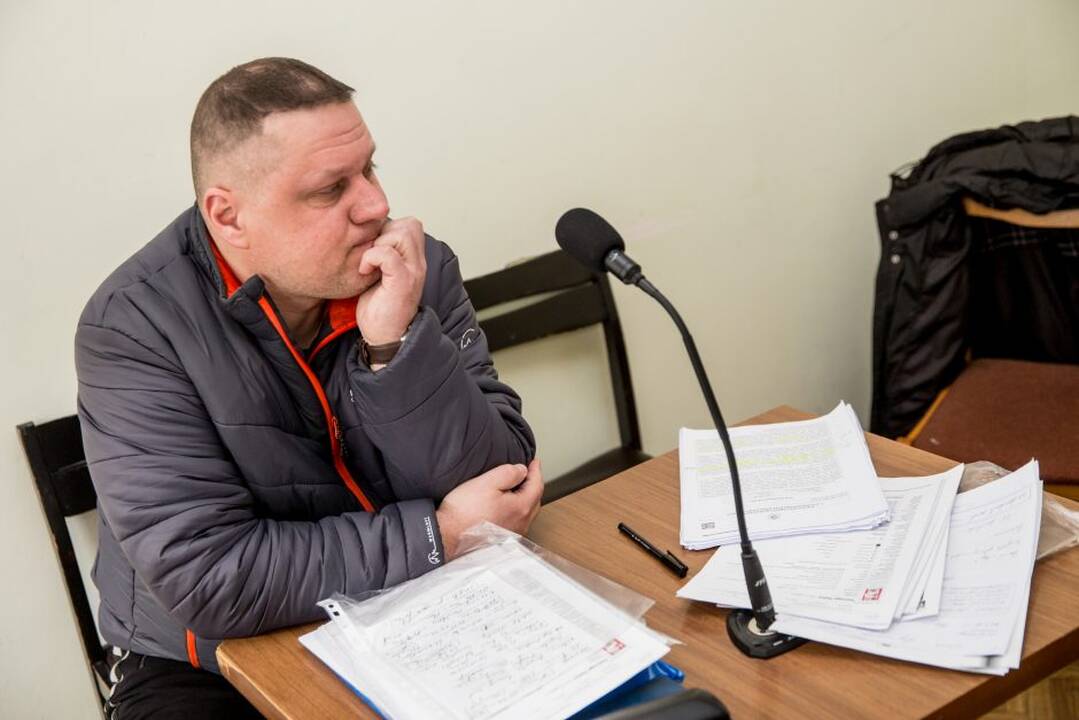 Piktybinis: teisėsaugininkų duomenimis, vos paleistas iš suėmimo kitoje panašioje byloje dėl nepilnamečių tvirkinimo A.Ulvidas vėl ėmė vežtis paaugles į gamtą ir ten šokti šioms nuogas.