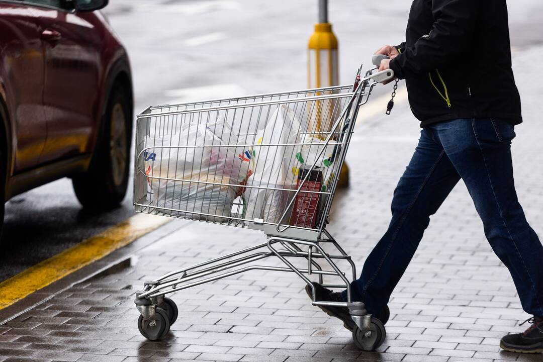 Situacija: eks­per­tai pa­ste­bi, kad kai ku­riems pre­ky­bos tink­lams pa­sta­ruo­ju me­tu se­ka­si pra­sčiau, o krin­tan­tys ro­dik­liai ga­li pri­vers­ti keisti kai­no­da­ros po­li­ti­ką.