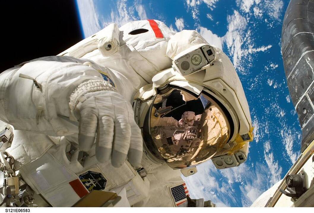 Rimtas iššūkis: atvirame kosmose atnaujinama laboratorija