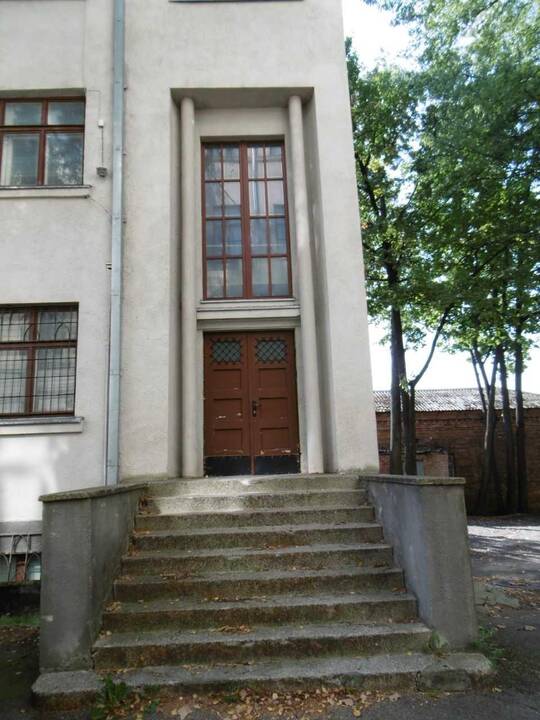 Architektūra: Inžinierių valdybos rūmai statyti pagal tipinį projektą, kuriam nusižengus pastatas išaugo vienu aukštu.
