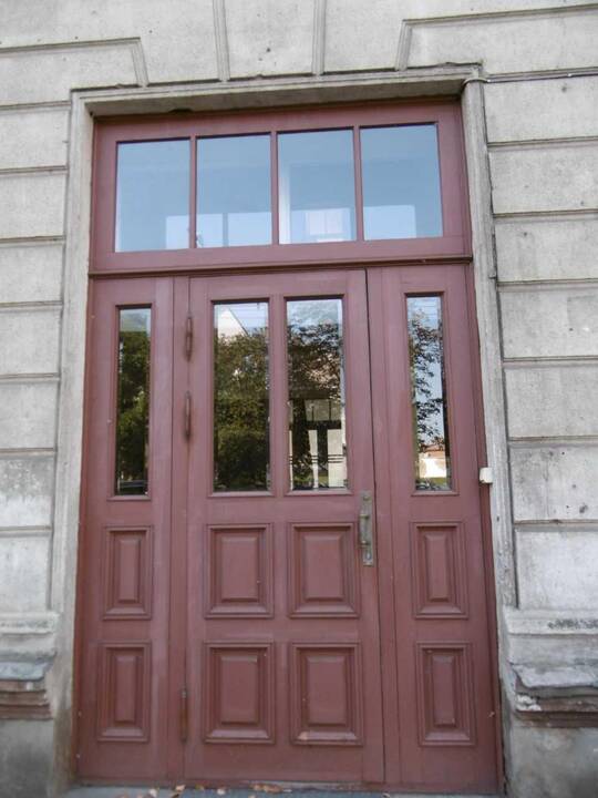 Architektūra: Inžinierių valdybos rūmai statyti pagal tipinį projektą, kuriam nusižengus pastatas išaugo vienu aukštu.