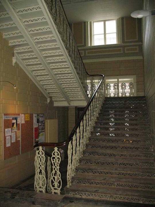 Architektūra: Inžinierių valdybos rūmai statyti pagal tipinį projektą, kuriam nusižengus pastatas išaugo vienu aukštu.