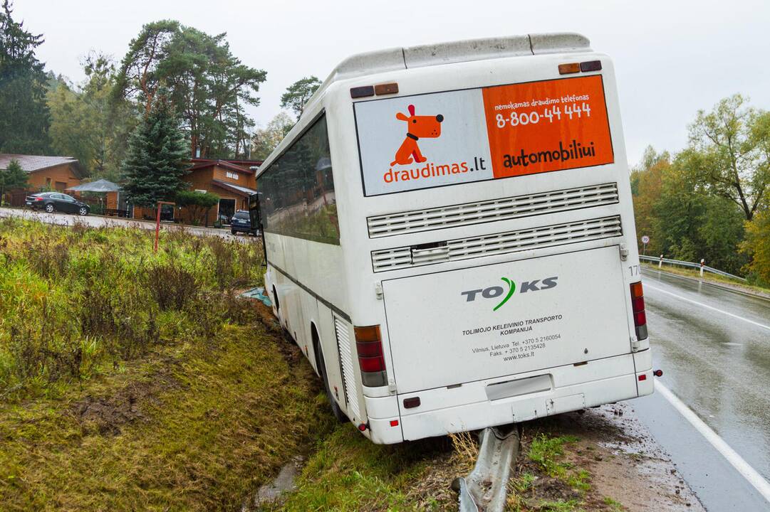 Autobuso ir dviejų lengvųjų automobilių avarija Kačerginėje