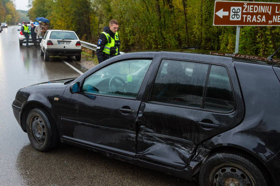 Autobuso ir dviejų lengvųjų automobilių avarija Kačerginėje