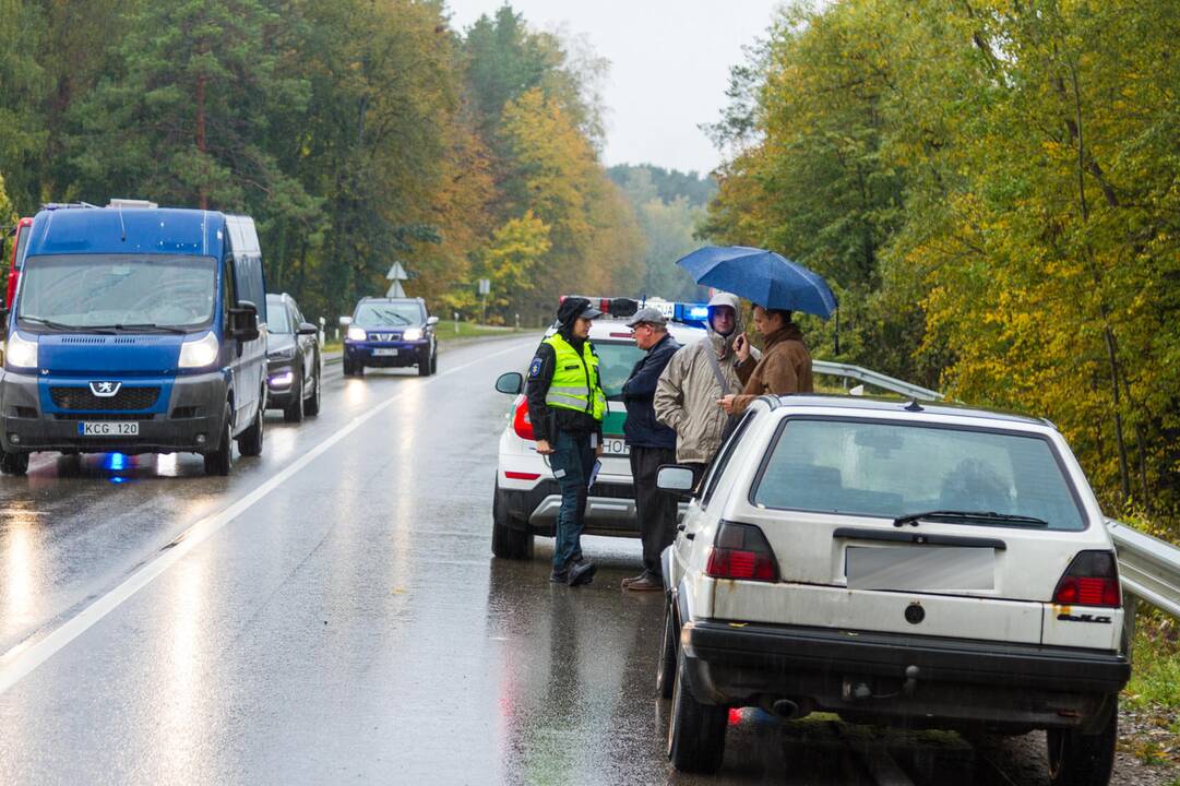 Autobuso ir dviejų lengvųjų automobilių avarija Kačerginėje