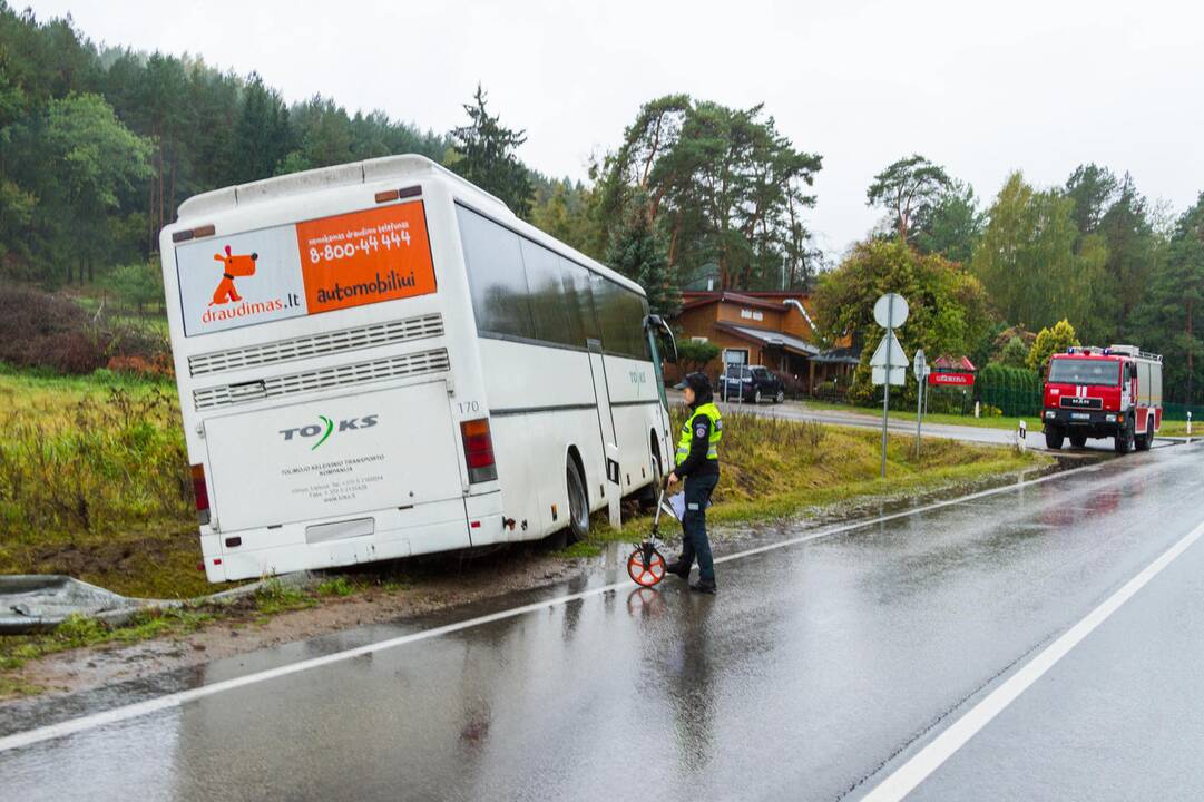 Autobuso ir dviejų lengvųjų automobilių avarija Kačerginėje