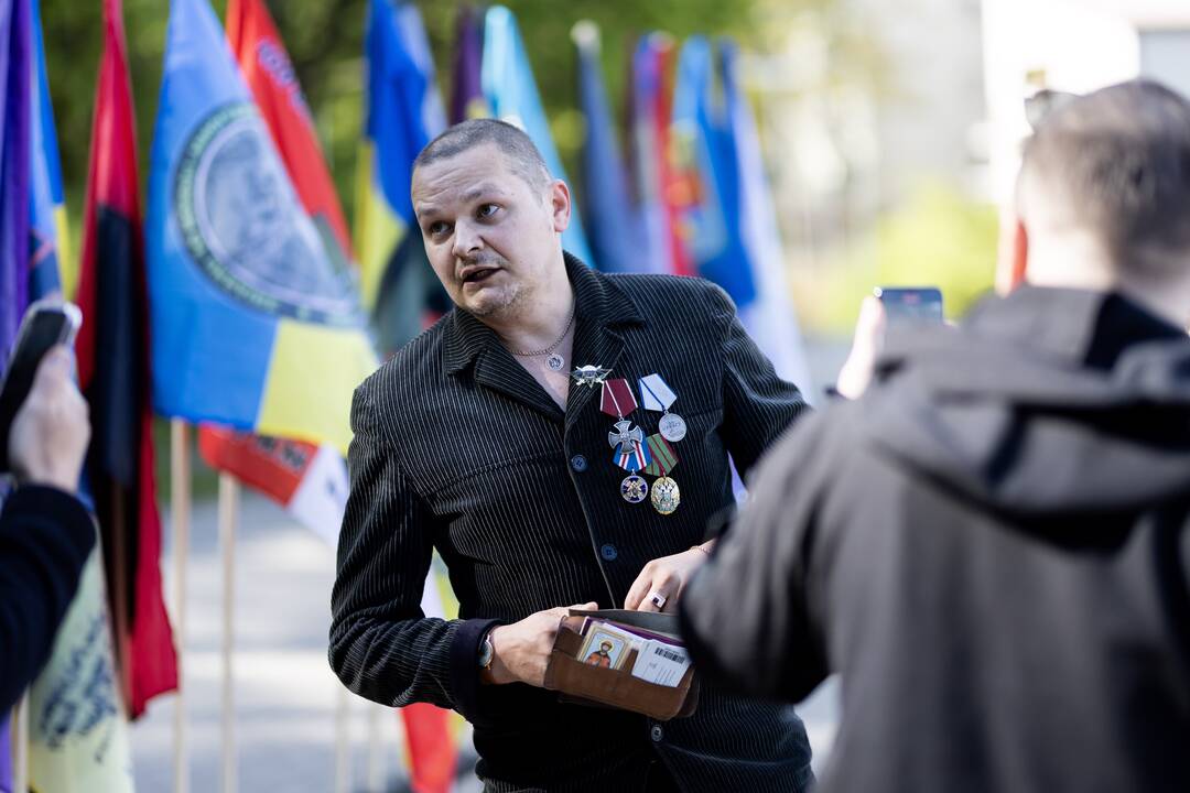 Antakalnio kapinėse – švenčiantieji Pergalės dieną