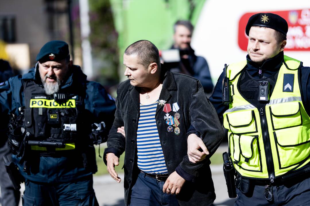 Antakalnio kapinėse – švenčiantieji Pergalės dieną