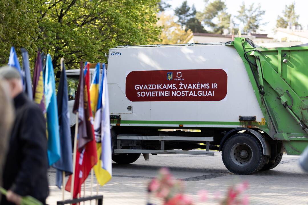 Antakalnio kapinėse – švenčiantieji Pergalės dieną