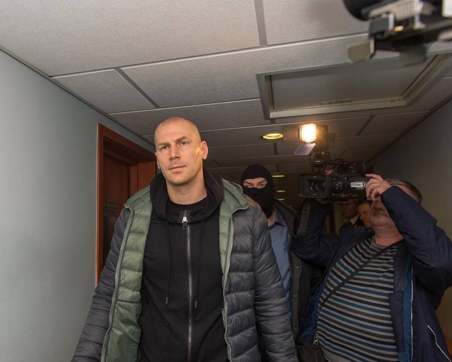 Į teismą atvestas korupcija įtariamas vienas iš Kauno ekonominės policijos vadovų
