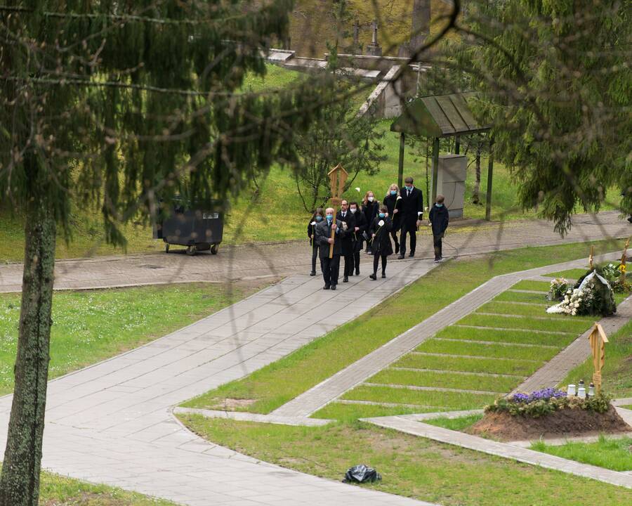 KTU gimnazijos įkūrėjas B. Burgis atgulė amžinojo poilsio