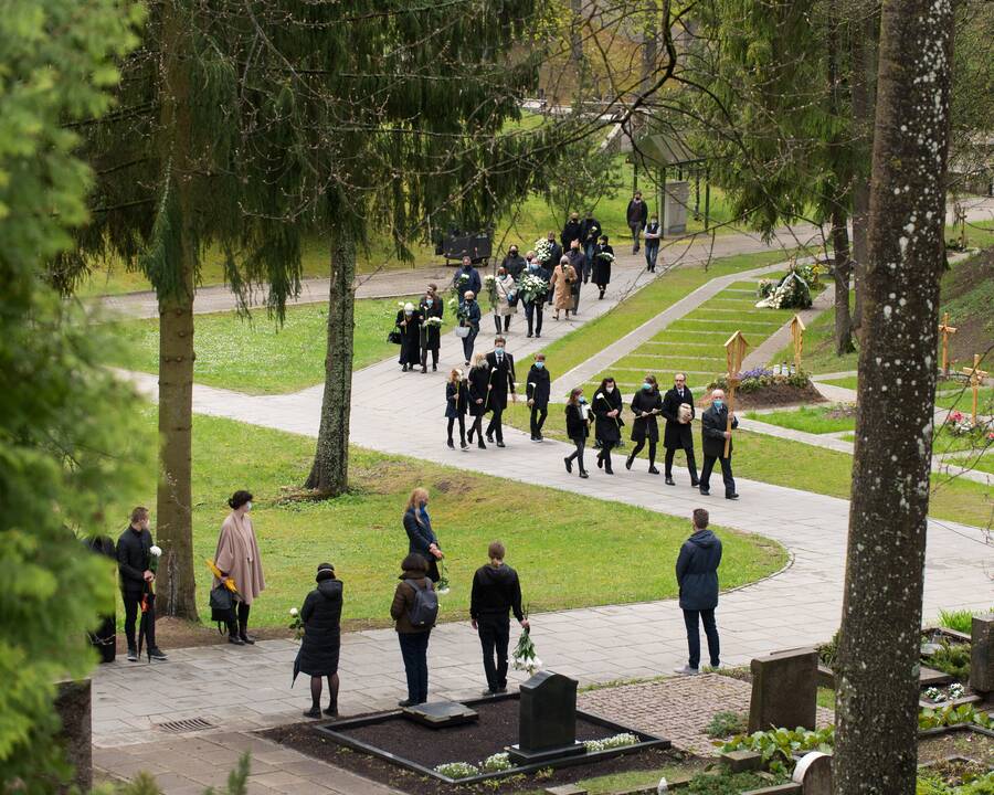 KTU gimnazijos įkūrėjas B. Burgis atgulė amžinojo poilsio