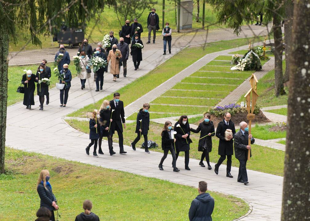 KTU gimnazijos įkūrėjas B. Burgis atgulė amžinojo poilsio