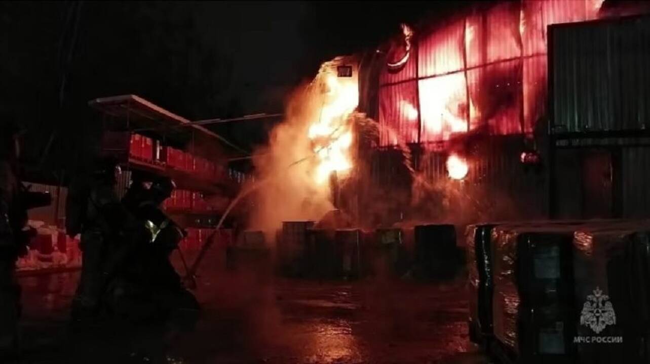 Po dronų atakų Rusijoje žuvo du žmonės, kilo gaisras naftos perdirbimo gamykloje