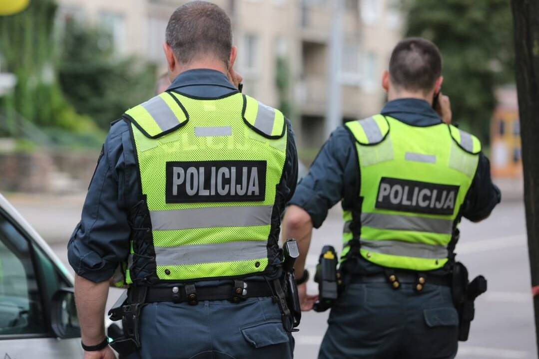 Vilniuje į butą įsibrovusi pora pavogė akinius ir raktus