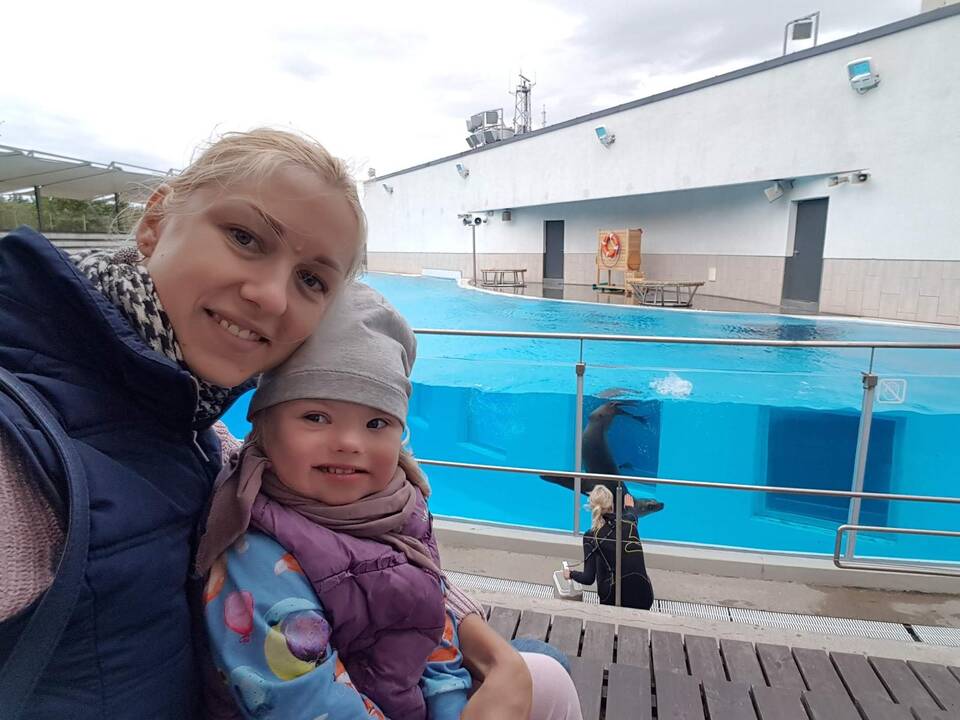 Odrė su tėveliais ir sesute