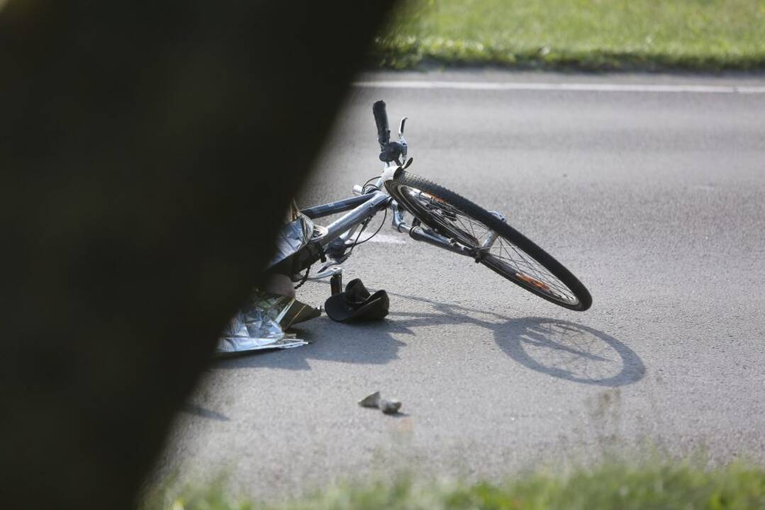 Tragedija Tauragės rajone: žuvo automobilio partrenktas dviratininkas