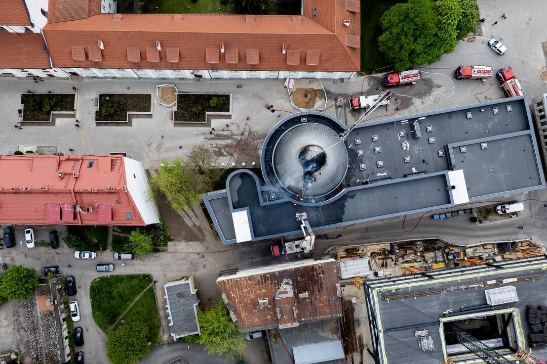 Vilniuje užsiliepsnojo planetariumo stogas