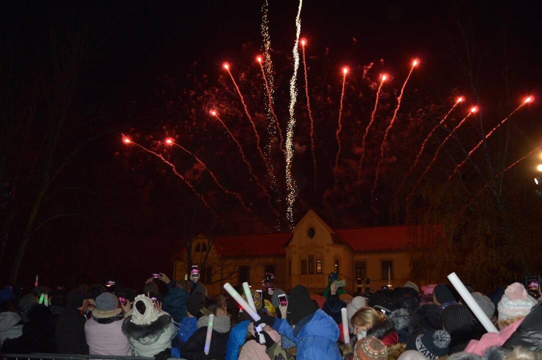 Palangoje įžiebta Kalėdų eglė