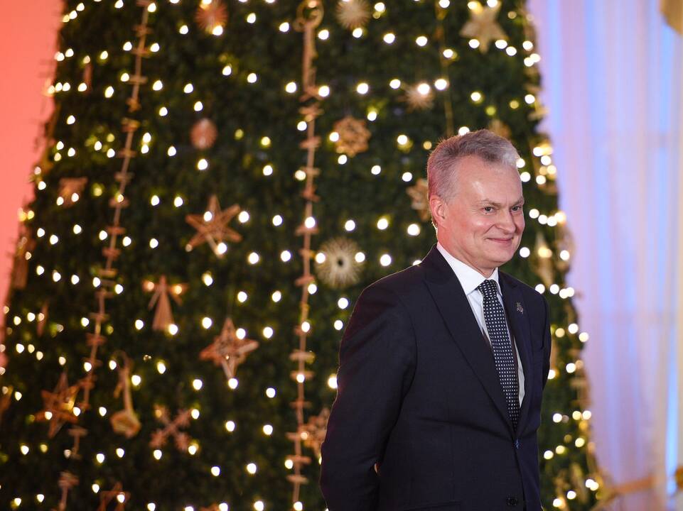 G. Nausėda ir pirmoji ponia Prezidentūroje įžiebė Kalėdų eglę