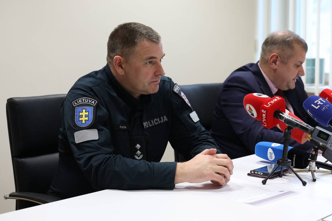 Kauno policijos spaudos konferencija dėl rastų klastočių