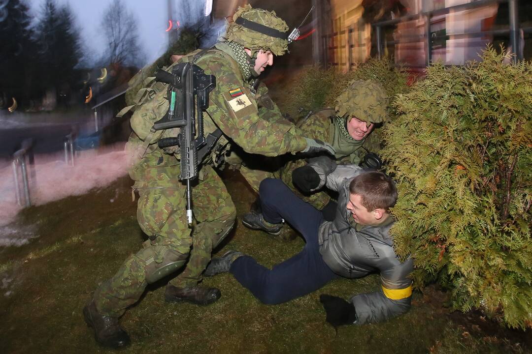 Neišsigąskite: Kalniečių mikrorajone vyks ginkluotų karių pratybos