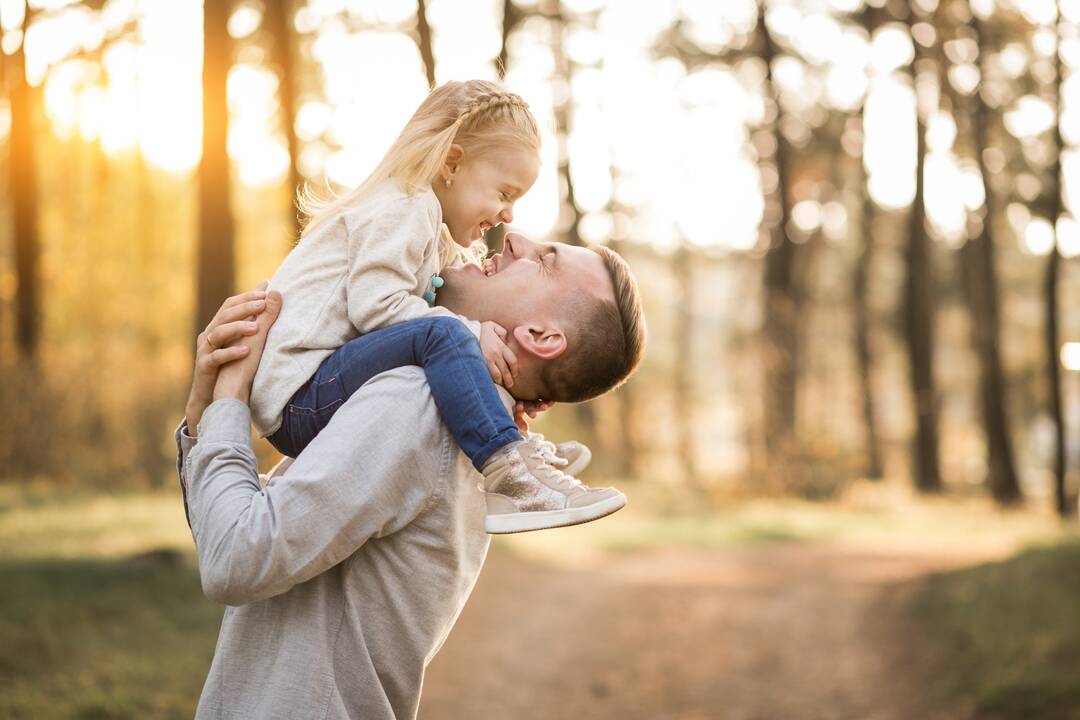 Tėčiai apie vaikų priežiūrą: buvo sunku, bet pakartočiau