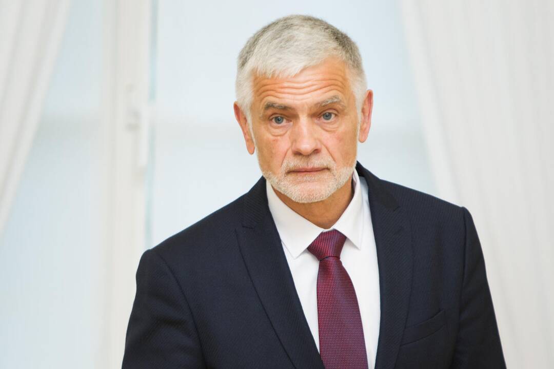 Išsisukinėja: kyla įtarimų, kad K.Navickas supainiojo viešuosius ir privačius interesus.