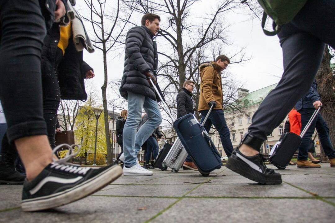 Nuo liepos 1-osios – paprastesnė kvietimų užsieniečiams atvykti teikimo procedūra