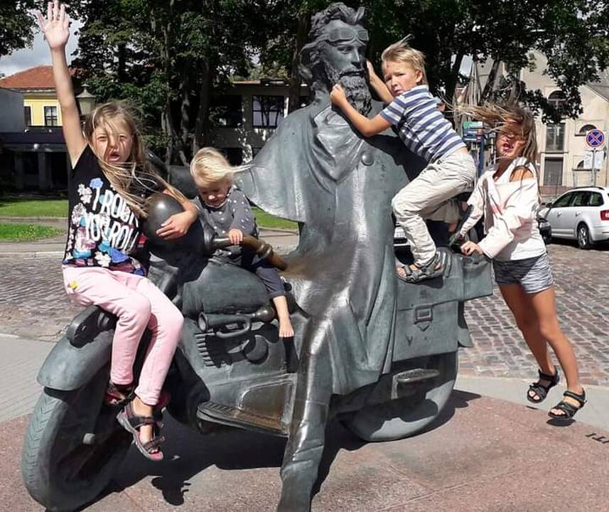 Artimi: tėvai tikisi, kad ateityje visi jų vaikai bus ramstis vienas kitam, kai to prireiks.