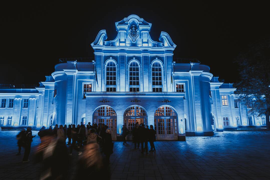 Naktį nušvintantis Kauno perlas žavi praeivius