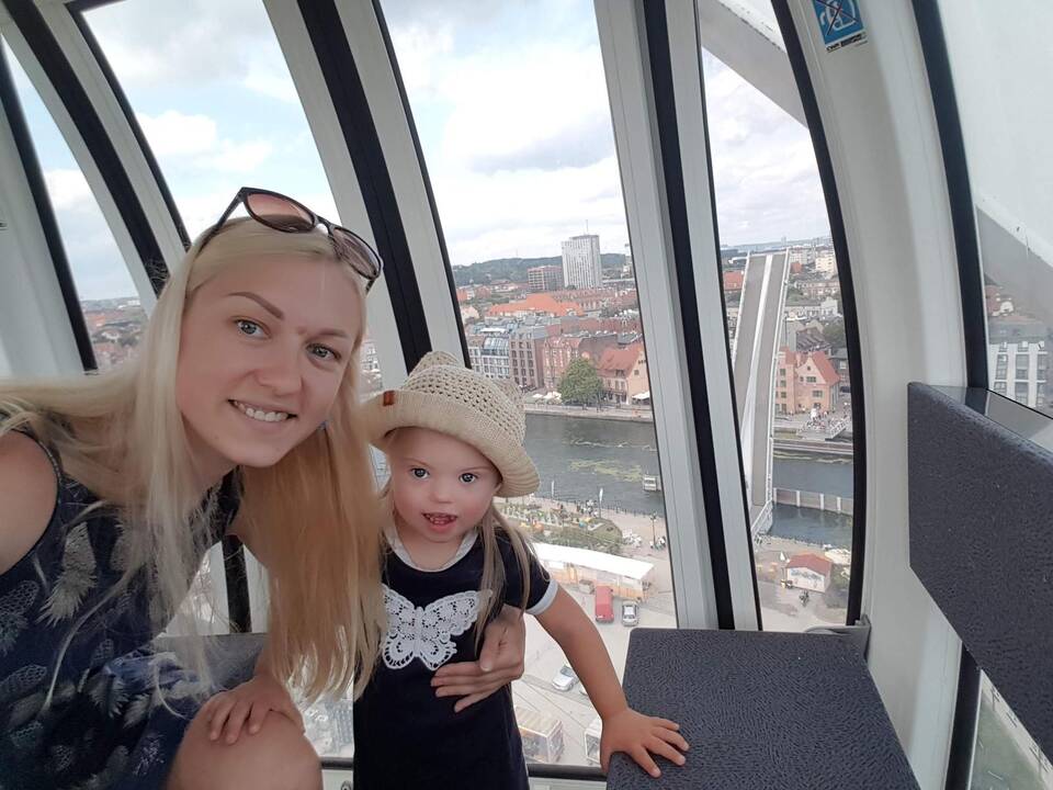 Odrė su tėveliais ir sesute
