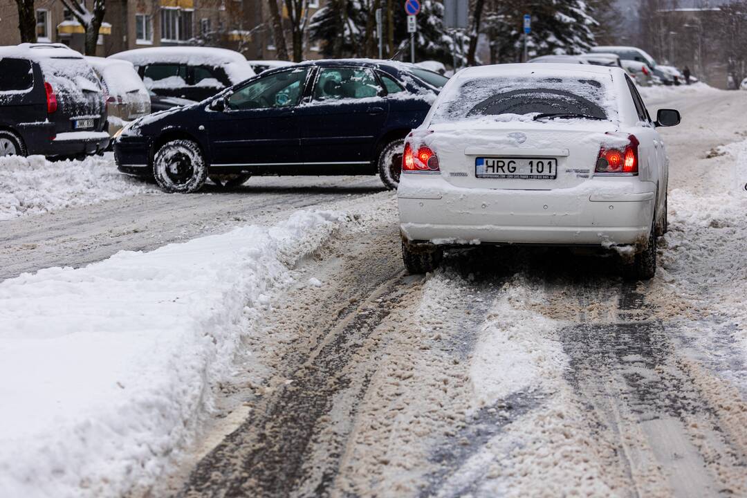 Grigiškių gatvės po nakties pūgos