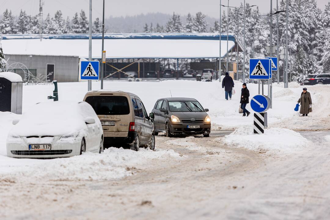 Grigiškių gatvės po nakties pūgos