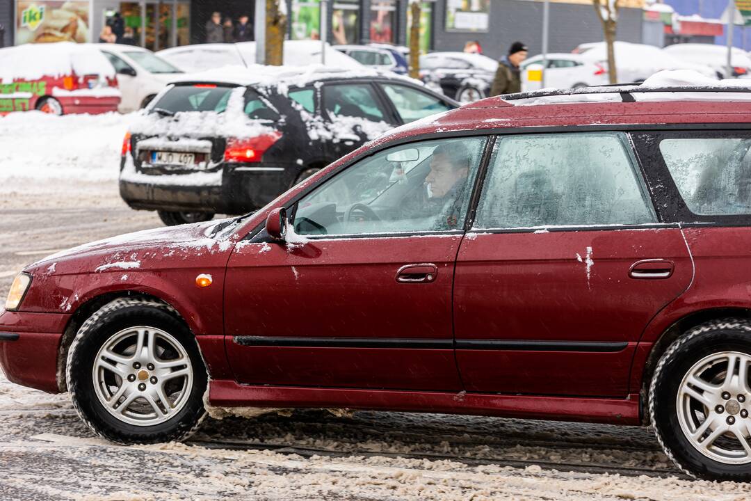 Grigiškių gatvės po nakties pūgos