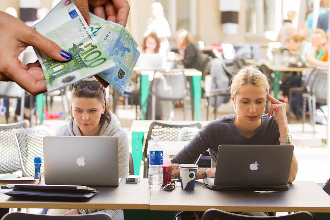 Iškreiptos miestų vadovų lenktynės dėl darbuotojų: tai toli nenuves