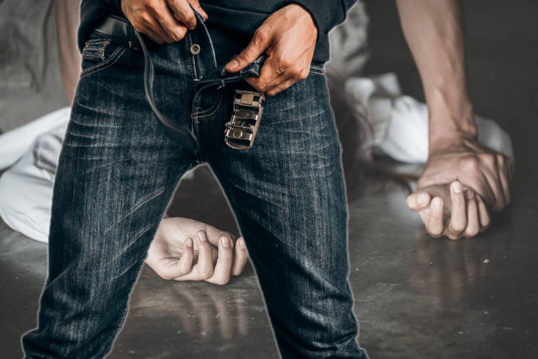 Siaubas: trys jaunuoliai, įtariama, išžagino alkoholiu ir narkotikais apsvaigintą 16-metę