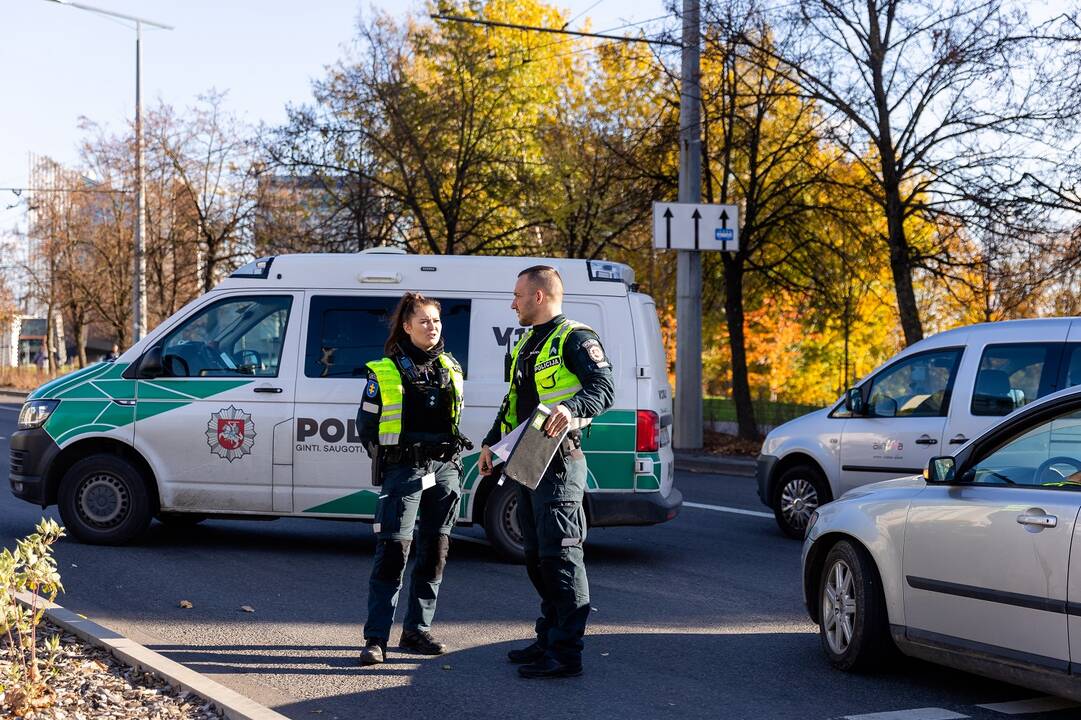 Kauno pareigūnas sukėlė avariją, nukentėjo žmogus