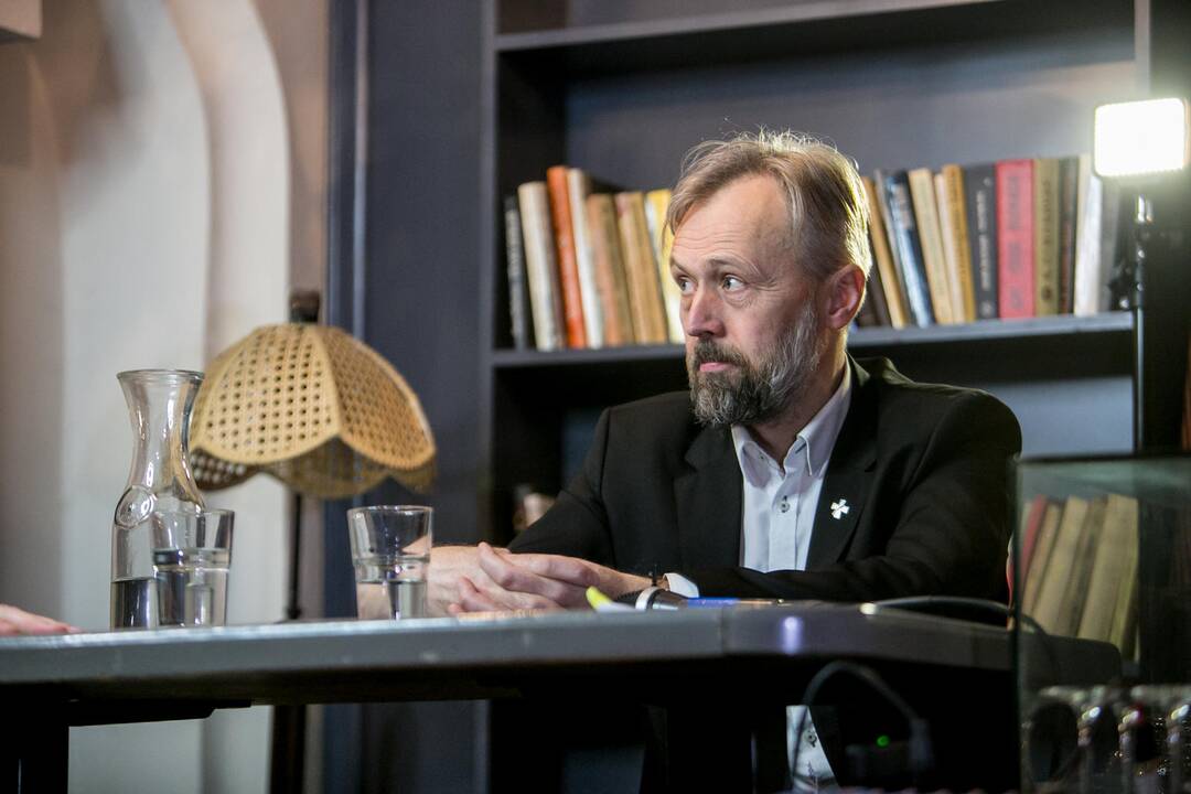 Pašnekovas: K.Kėvalas juokavo, kad vos tik grįžo į Kauną jį užvertė labai žemiški klausimai.