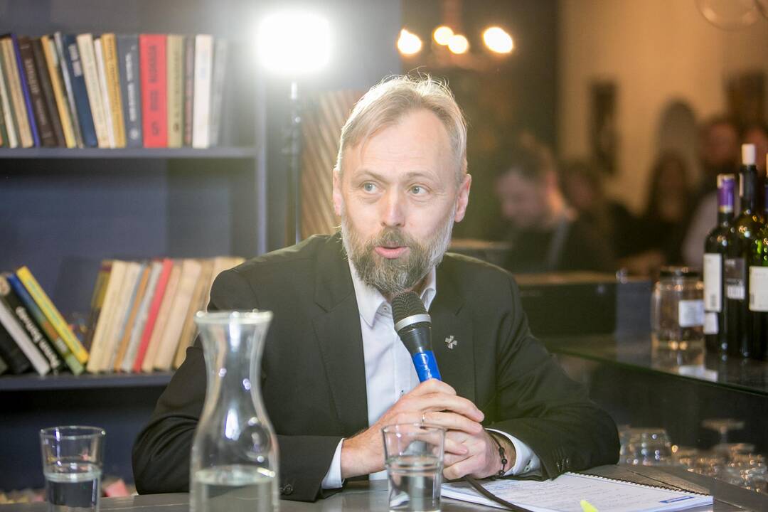 Pašnekovas: K.Kėvalas juokavo, kad vos tik grįžo į Kauną jį užvertė labai žemiški klausimai.