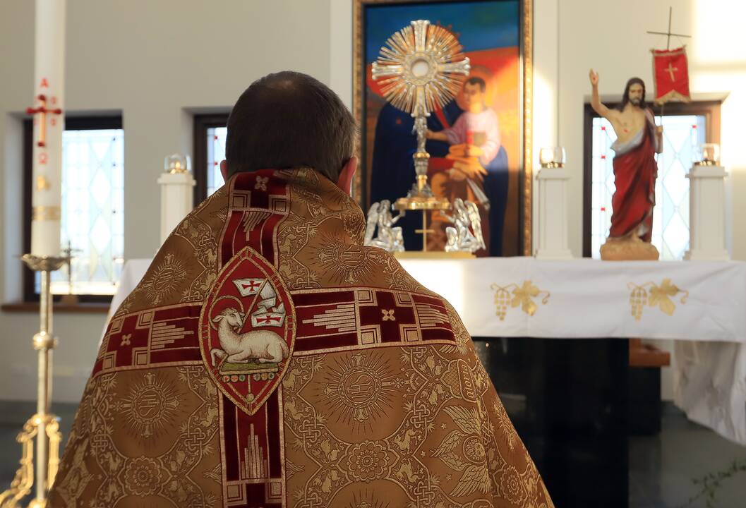 Pasiruošimas: V.Lizdenis primena, kad laukiant šv.Velykų reikia pasidomėti, apie ką ši šventė, kas yra Dievo ir žmogaus santykis, kas yra Kristus.