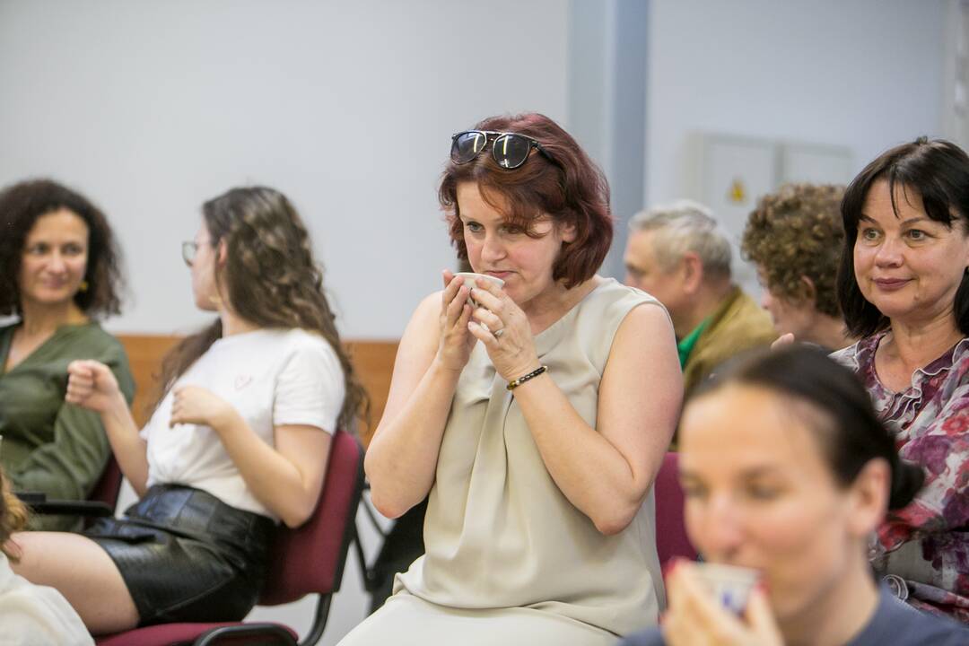 Įprotis: kavos Eskedar negeria viena ir nesupranta, kaip kitiems puodelis šio nuostabaus gėrimo gali asocijuotis su vienatve.