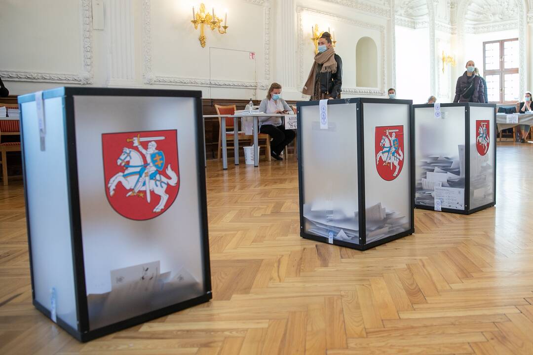 Kontrastai: rinkdami vietos valdžią pasyviausi – klaipėdiečiai. 2019-aisiais vos 38,7 proc. jų atėjo prie balsadėžių. Birštoniečių balsavo net 67,9 proc. Prie balsadėžių atėjo 50,6 proc. kauniečių, o vidutiniškai Lietuvoje – 47,9 proc. rinkėjų.