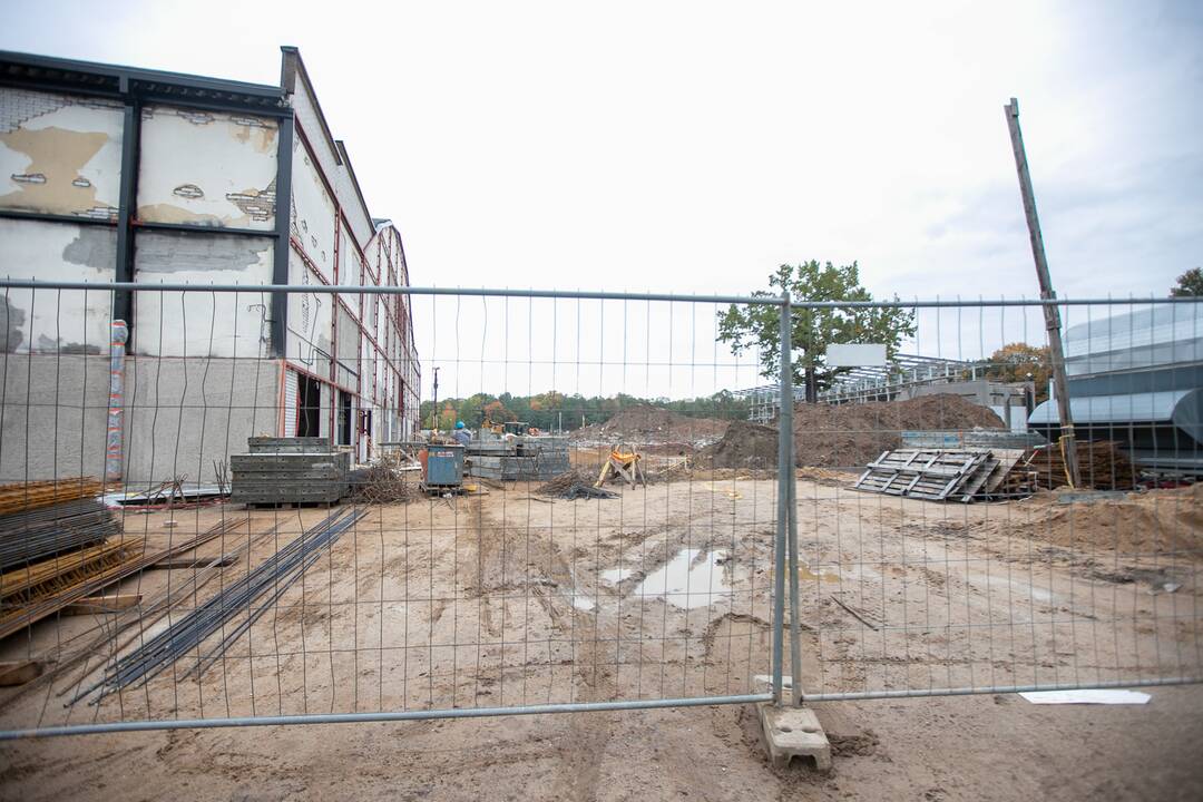 S.Dariaus ir S.Girėno stadione dirba sunkioji technika