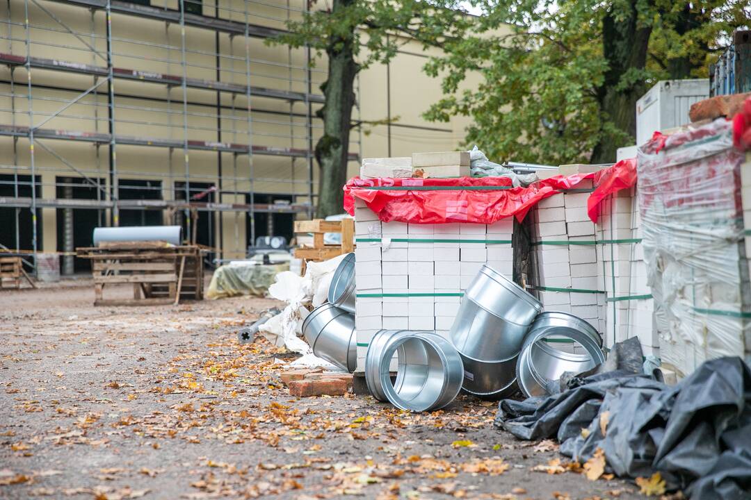 S.Dariaus ir S.Girėno stadione dirba sunkioji technika