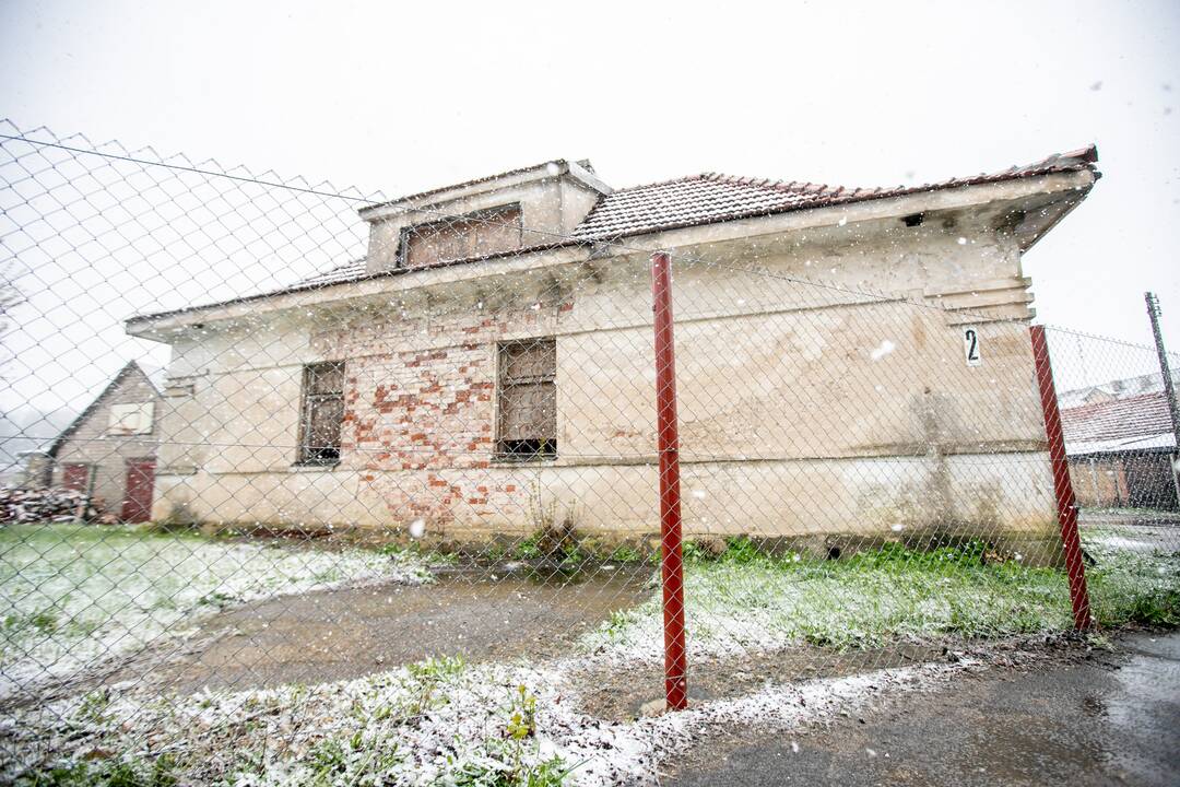Niuansai: buvusią parduotuvę aukcione nusipirkęs M.Mažeika trejus metus bando gauti statybų leidimą.