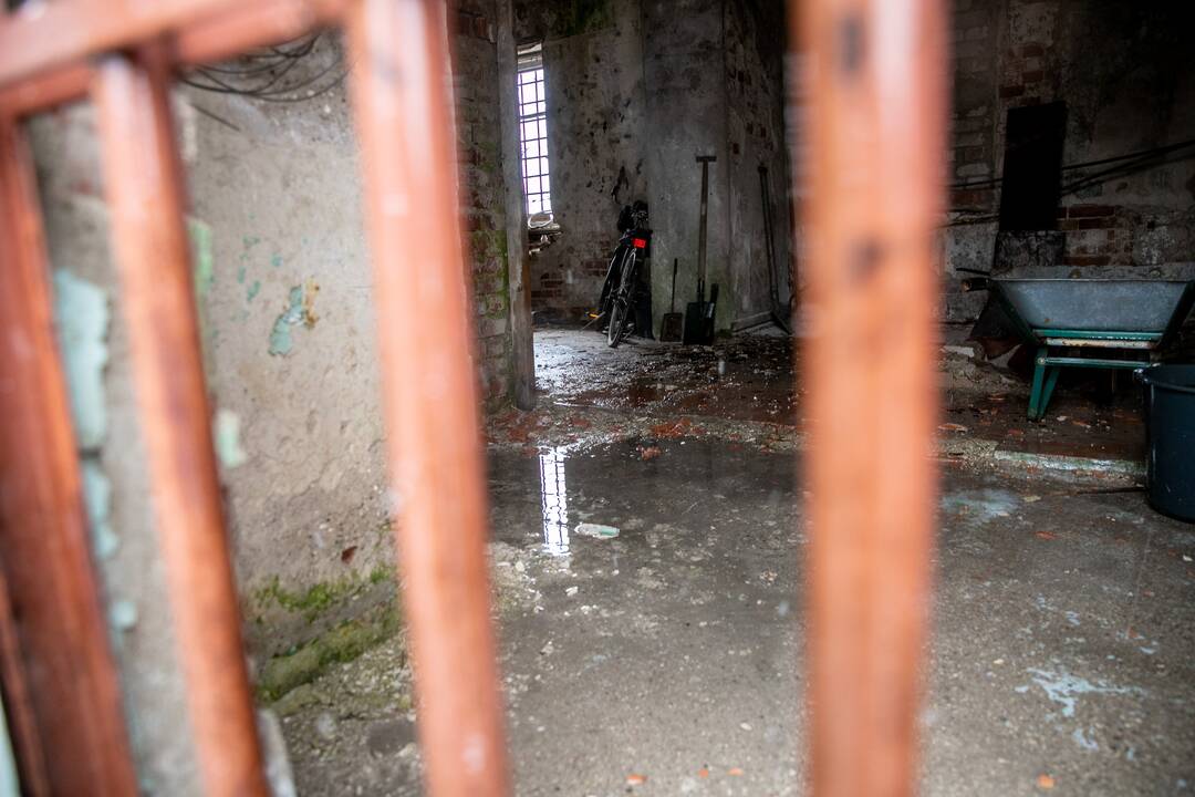 Niuansai: buvusią parduotuvę aukcione nusipirkęs M.Mažeika trejus metus bando gauti statybų leidimą.