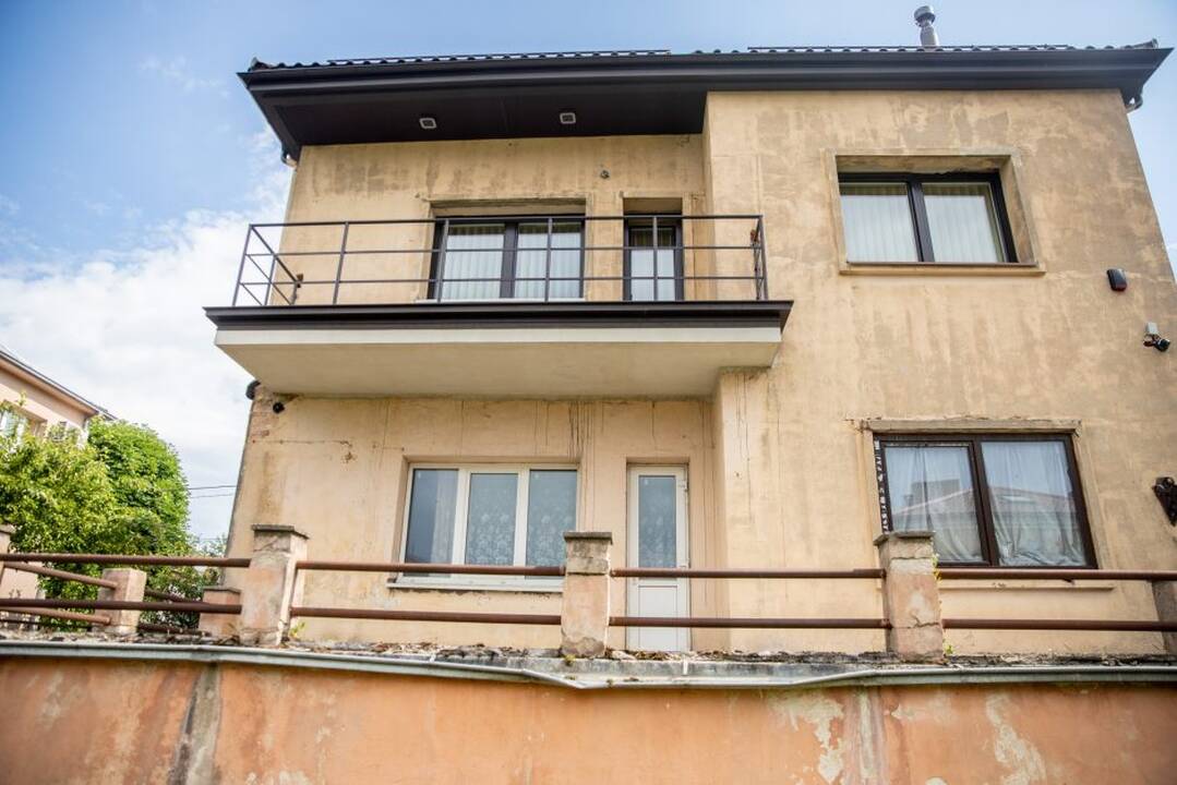 Situacija: kol vyksta teismai, architektūriniu paveldo objektu pripažinto namo, kuriame gyveno I.Simonaitytė, negalima tvarkyti.