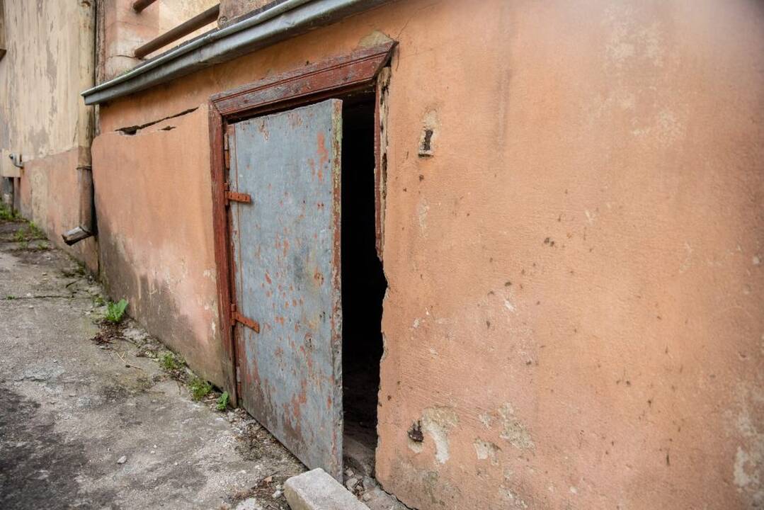 Situacija: kol vyksta teismai, architektūriniu paveldo objektu pripažinto namo, kuriame gyveno I.Simonaitytė, negalima tvarkyti.
