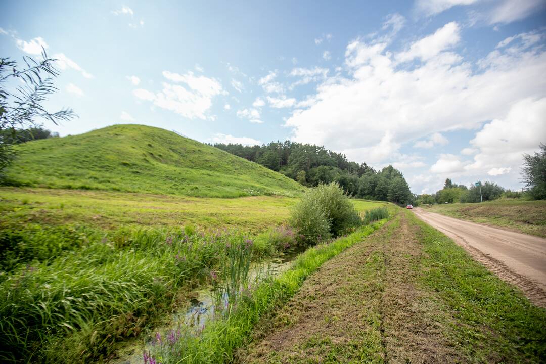 Panorama: baiminamasi, kad nuo piliakalnio atsivers vaizdas ne į Nemuną, o į naujas statybas.